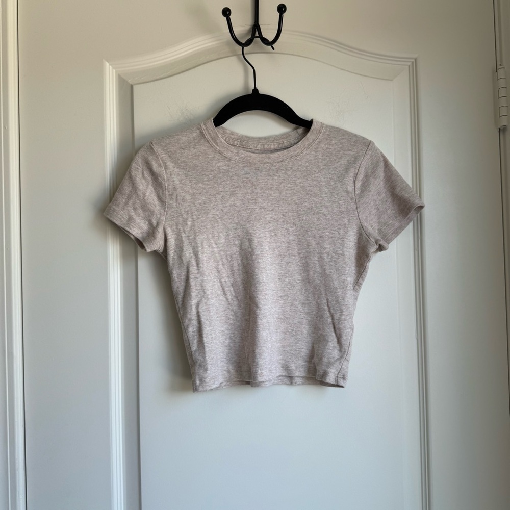 Hollister Cream Crop Fitted Short Sleeve T-Shirt